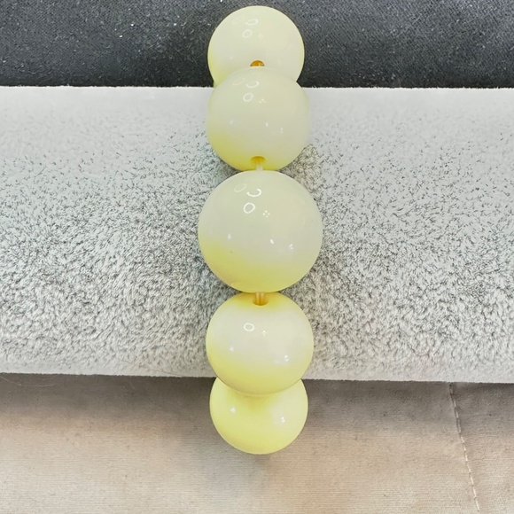 Buttery Yellow, Round, Tagua Nut Graduating Bead Stretchy Bracelet - Vintage - Picture 3 of 13